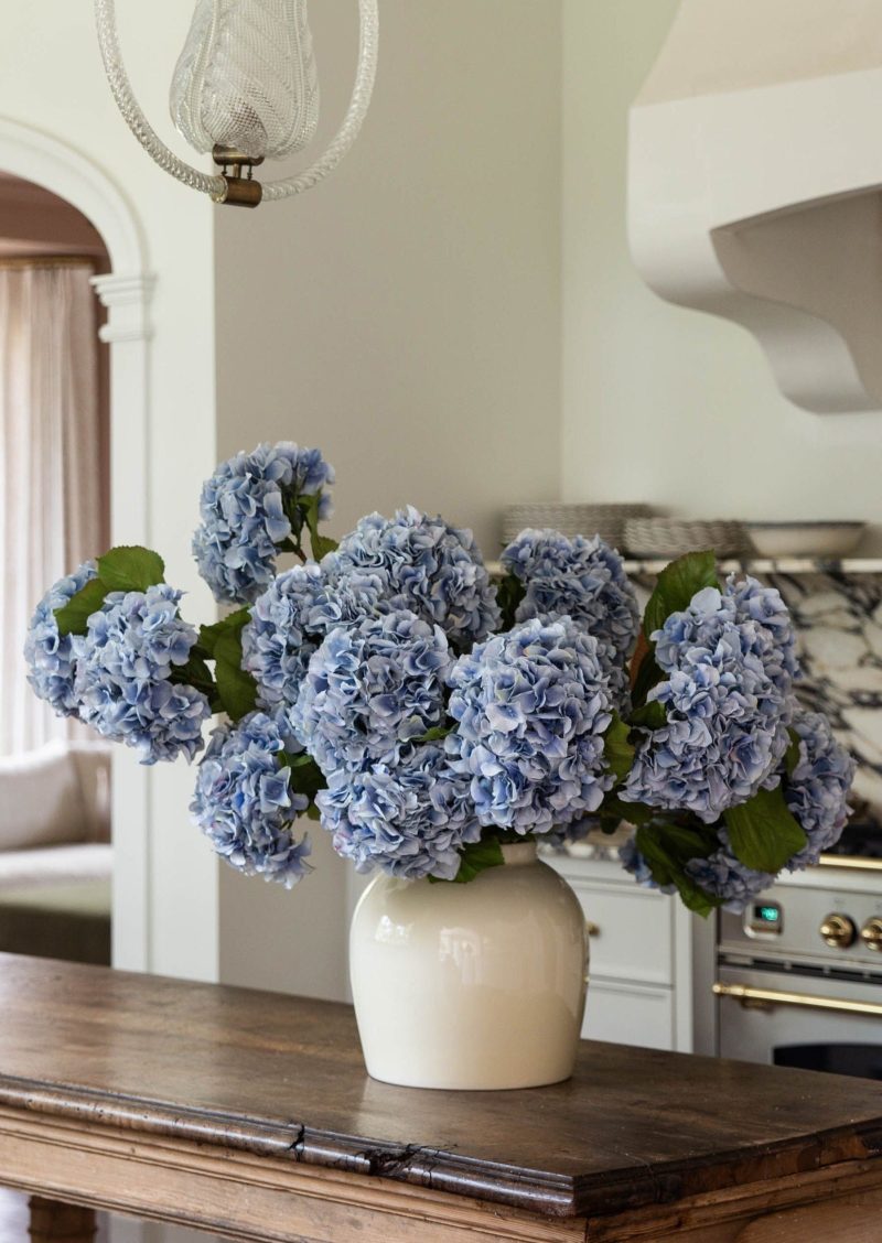 1 carlaypage LightBlueHydrangeainKitchen 1f83a857 86b6 47bb 8aee a86f943de864