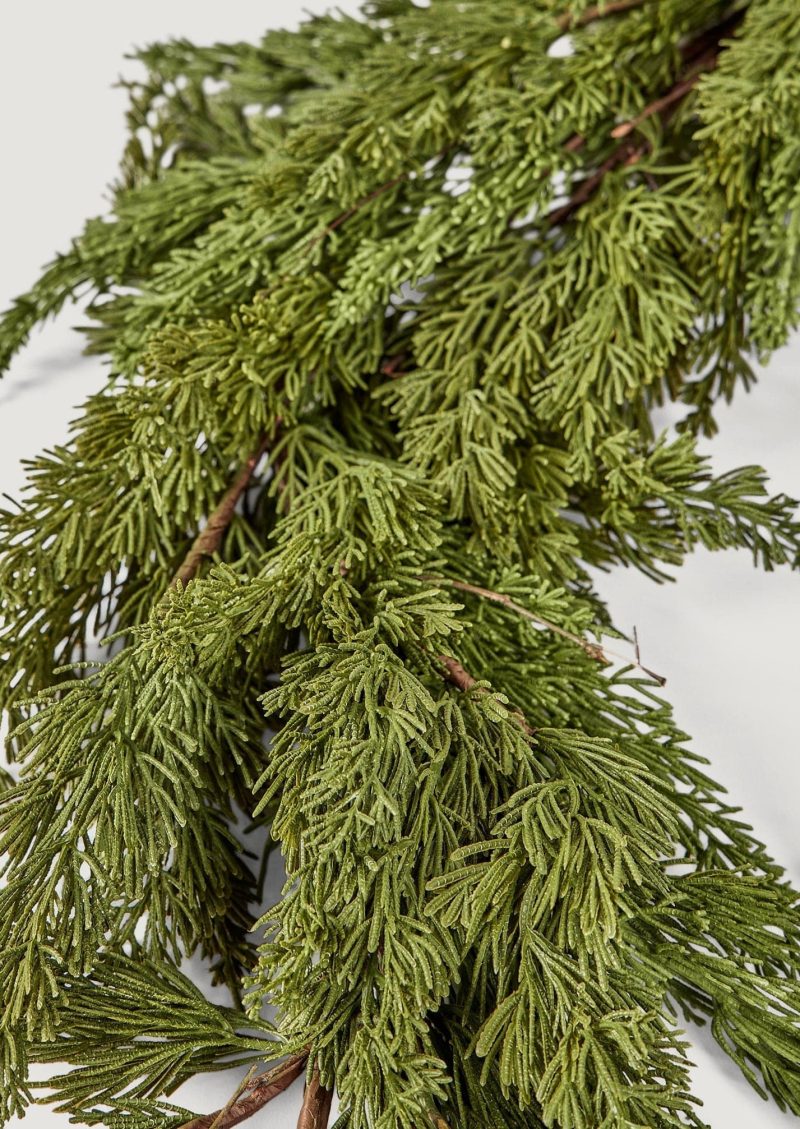 Closeup View of Luxury Faux Cedar Christmas Garland