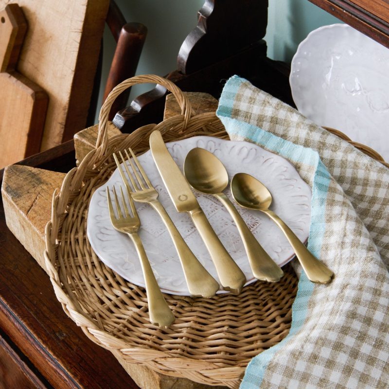 Farmhouse Pottery Essex Flatware Weston Table 4x3 1