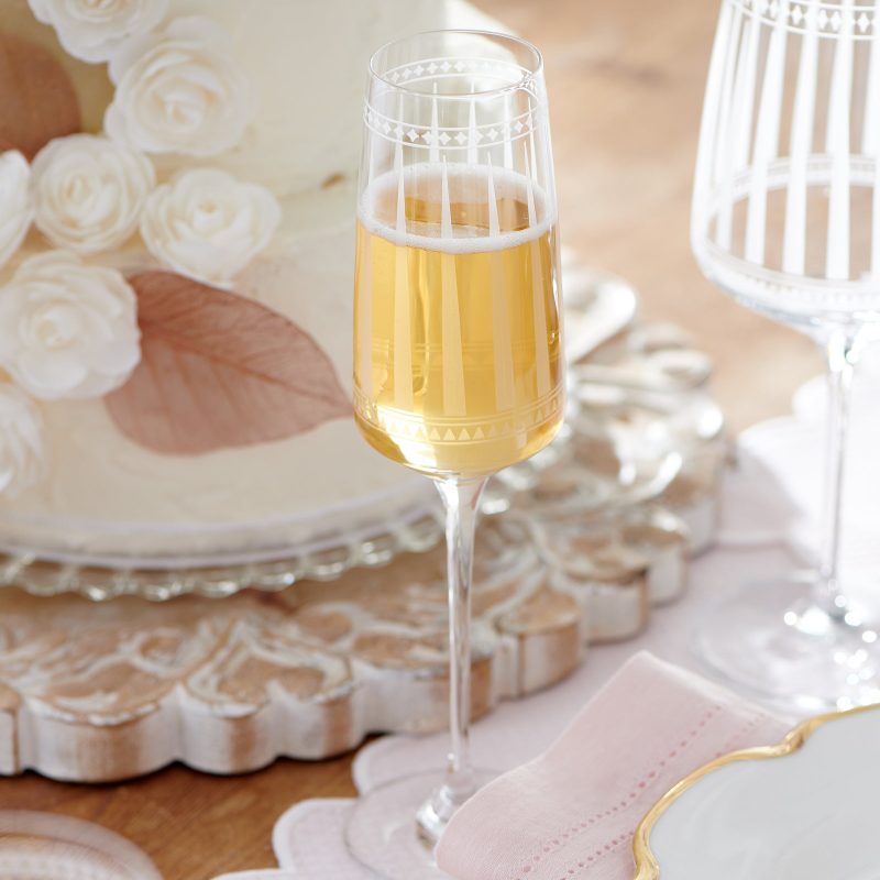 MarrakechChampagne GraceGold WeddingTable Cake SQ 300RGB 1